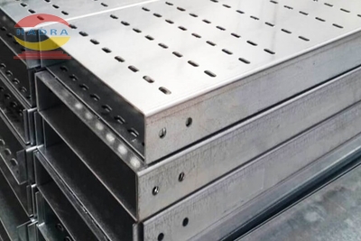 Máng điện 200x100 chuẩn ISO cho nhà máy sản xuất màng PE