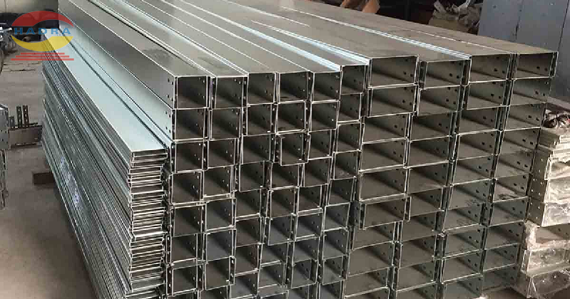 Máng cáp 100x50 an toàn, bền đẹp cho phòng trọ