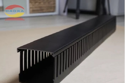 Máng cáp 50x50 bền đẹp, an toàn cho nhà máy sản xuất bánh ngọt