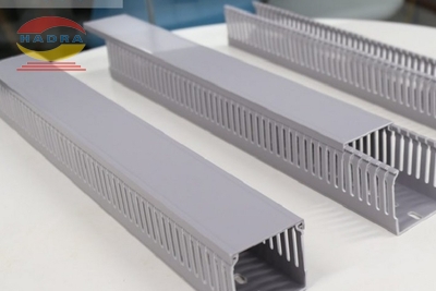 Máng cáp điện nhựa an toàn cho nhà máy gia công may