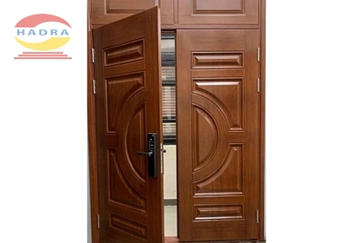 Giá cửa thép vân gỗ: 3 tác động chính dẫn đến sự biến động