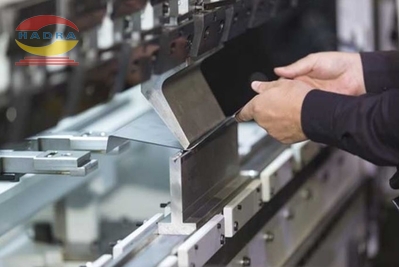 Gia công tấm kim loại cần lưu ý những vấn đề gì? Xem ngay!