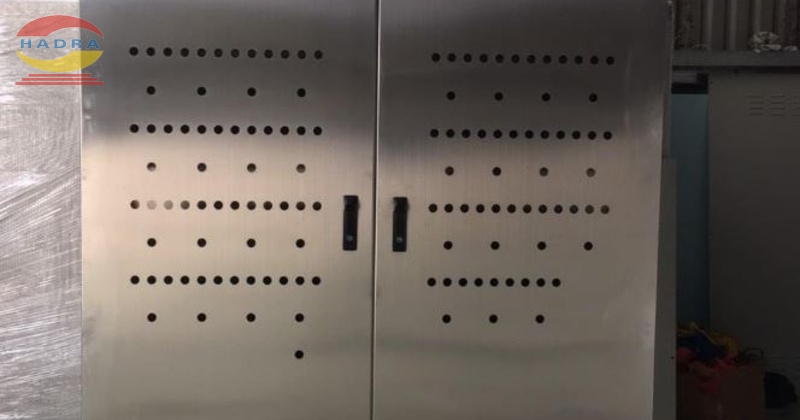 Vỏ tủ điện ngoài trời cần được làm bằng những chất liệu nào?