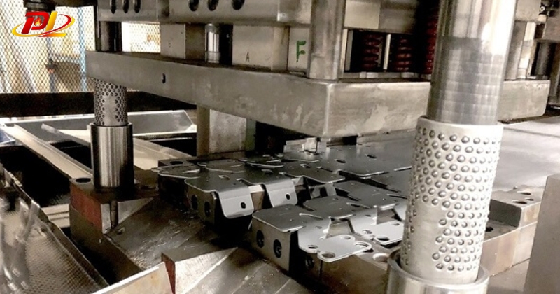 Gia công đột dập kim loại có những kỹ thuật nào? Xem ngay!