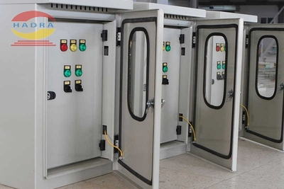 Vỏ tủ điện ngoài trời thường bị ảnh hưởng bởi những điều gì?