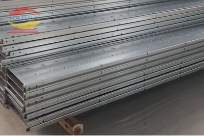 Thang cáp 300x100 phù hợp cho nhà máy sản xuất nước ngọt?