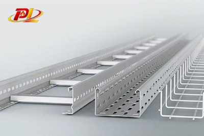 Thang cáp 300x100 thiết kế an toàn cho công ty may