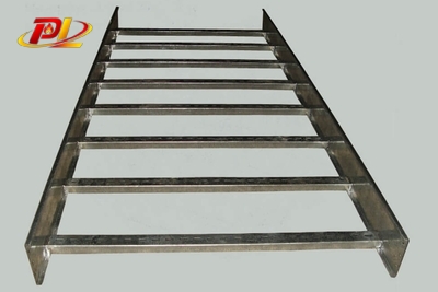 Thang cáp điện bền chắc, an toàn cho xưởng sản xuất