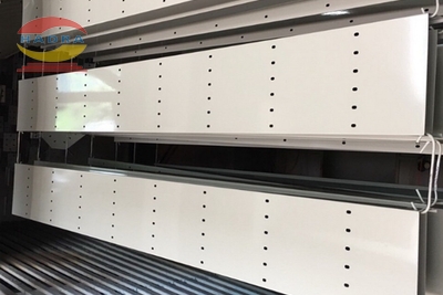 Máng cáp 100x100 thông thoáng, an toàn cho đường điện chung cư