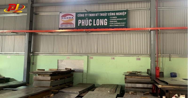 Tủ điện 300x200x150 nâng cao an toàn cho nhà máy kính