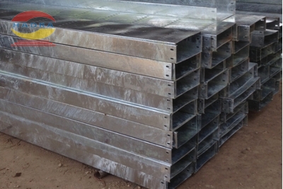 Thang cáp mạ kẽm nhúng nóng 300x200 an toàn cho khu chăn nuôi