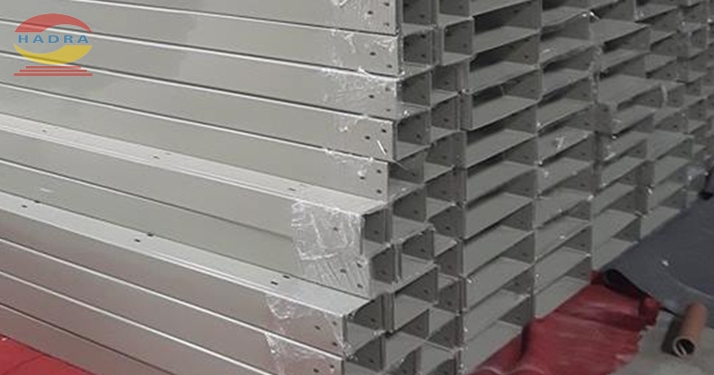 Máng sắt 100x50 an toàn cho nhà máy phân bón, Xem ngay!