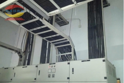 Máng đi dây điện thuận tiện, an toàn cho nhà máy thép