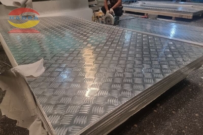 Các Loại Nhôm Tấm Nhám Nào Phù Hợp Chống Trượt Boong Tàu?