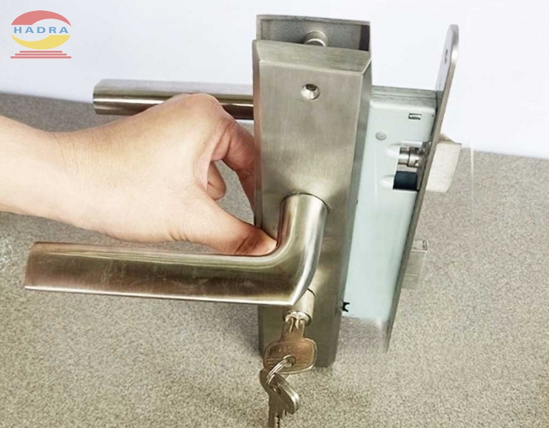 Khóa cửa tay gạt