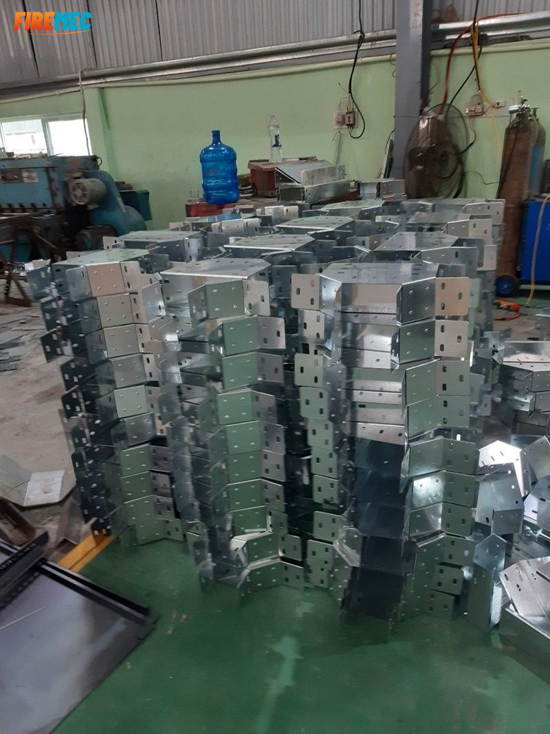 sản xuất phụ kiện máng cáp