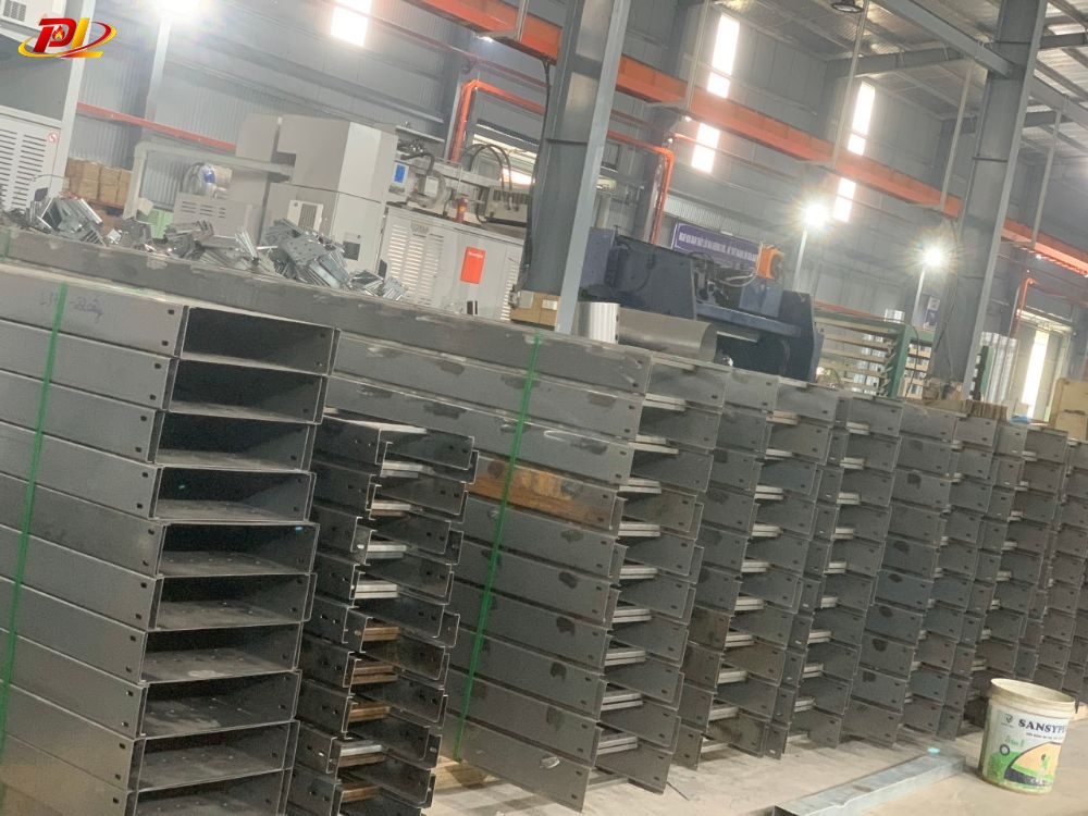 Sản xuất máng cáp điện mạ Kẽm tại Nhà Máy FIREMEC