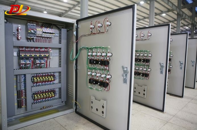Tủ điện 700x500x250 an toàn cho nhà máy sản xuất giày