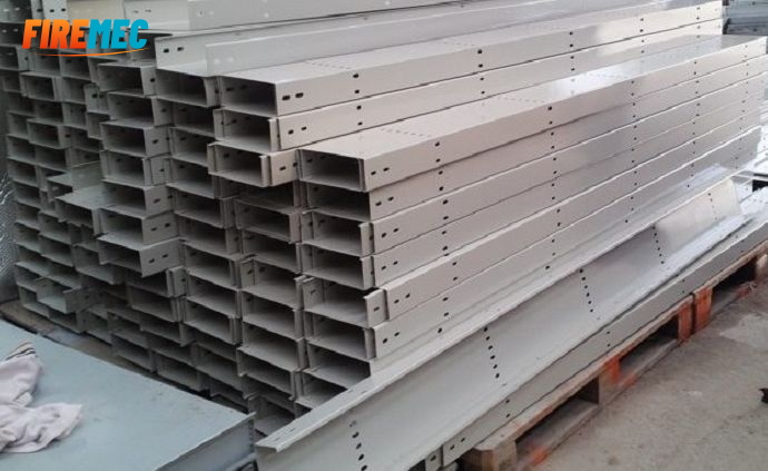 Máng cáp 300x100 - Vật liệu tốt tuổi thọ dùng cao