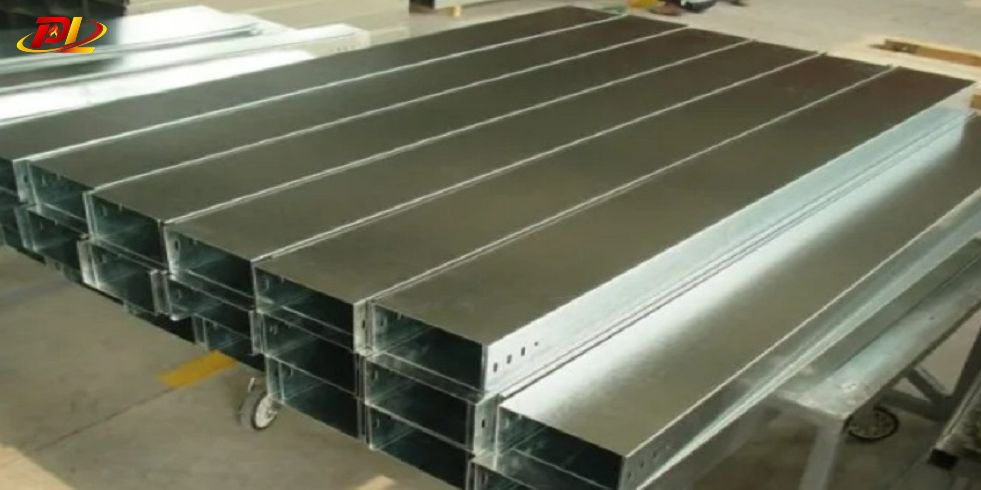 Máng điện 200x100 tạo không gian gọn gàng