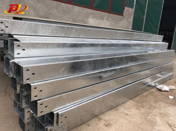 Vì sao nên dùng máng sắt 100x50 cho nhà máy phân bón?