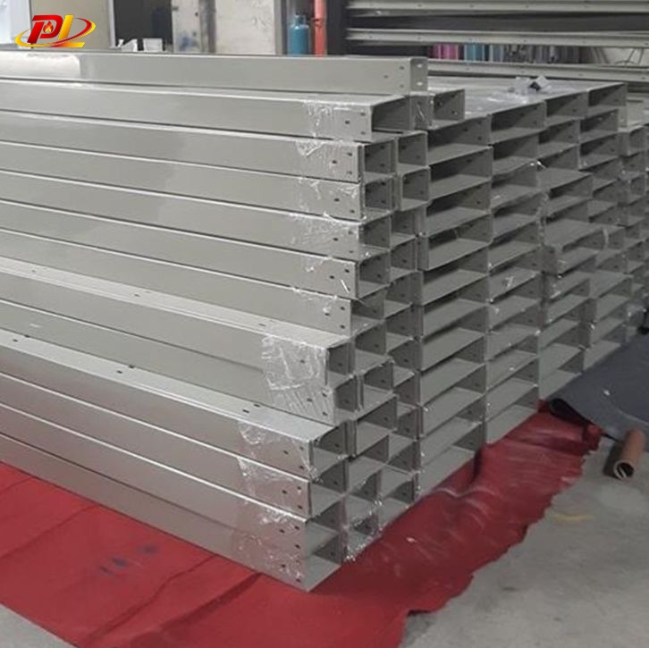 Máng sắt 100x50 dùng bền bỉ
