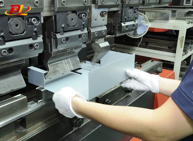 Công nghệ cắt kim loại tấm bằng máy cắt Laser