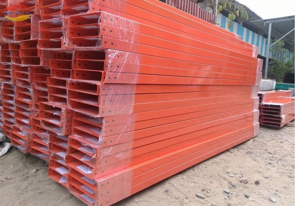 Nên Chọn Máng Cáp Sơn Tĩnh Điện Hay Mạ Kẽm? So Sánh Ưu – Nhược Điểm