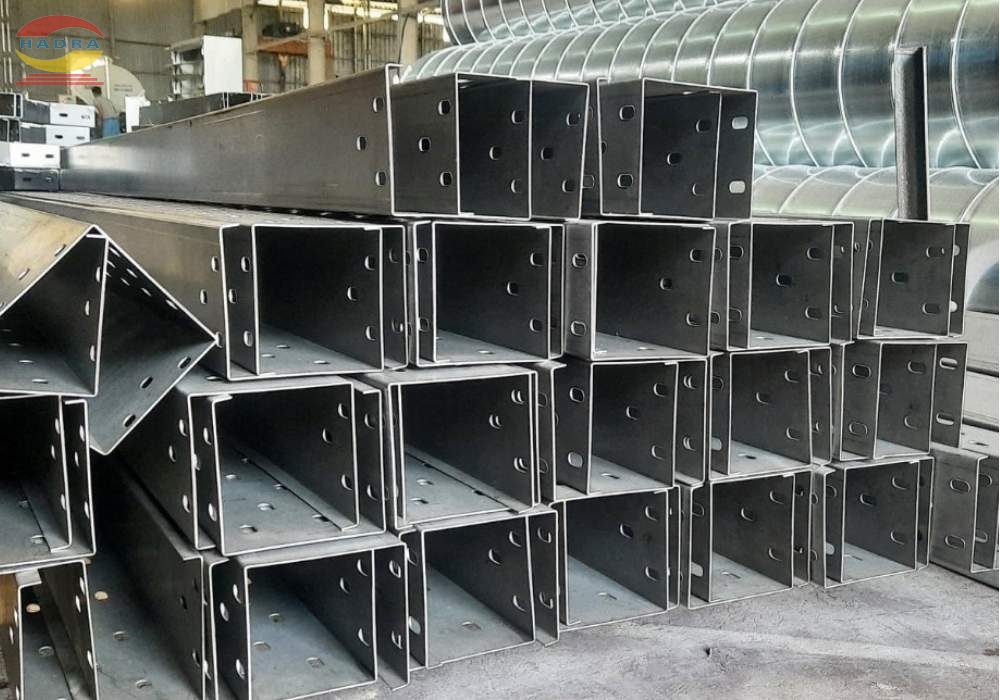 Nên Chọn Máng Cáp Sơn Tĩnh Điện Hay Mạ Kẽm? So Sánh Ưu – Nhược Điểm