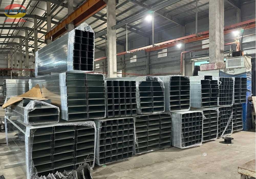 Nên Chọn Máng Cáp Sơn Tĩnh Điện Hay Mạ Kẽm? So Sánh Ưu – Nhược Điểm