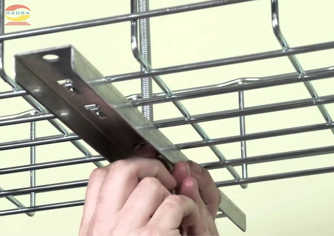 Máng Cáp Lưới Inox: Lợi Ích Trong Môi Trường Công Nghiệp