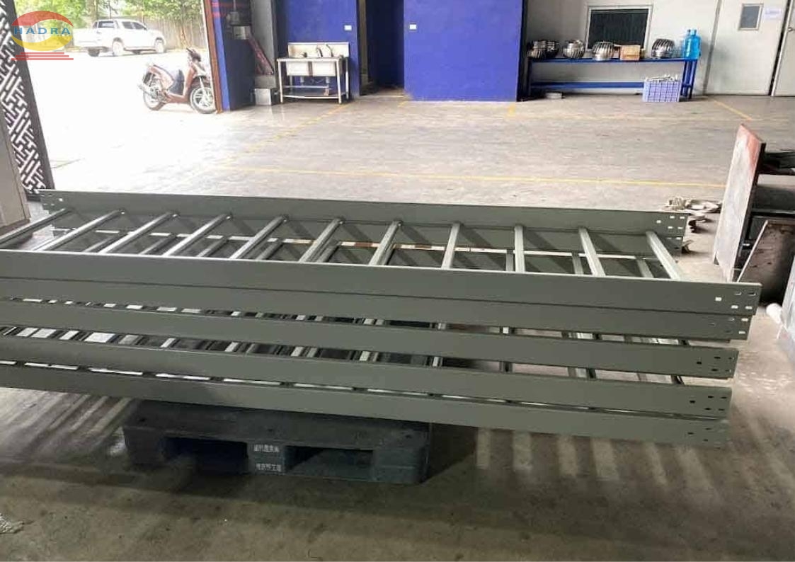 Thang Cáp Điện 300x100: Tính Năng Vượt Trội Trong Các Công Trình Lớn Và Phức Tạp