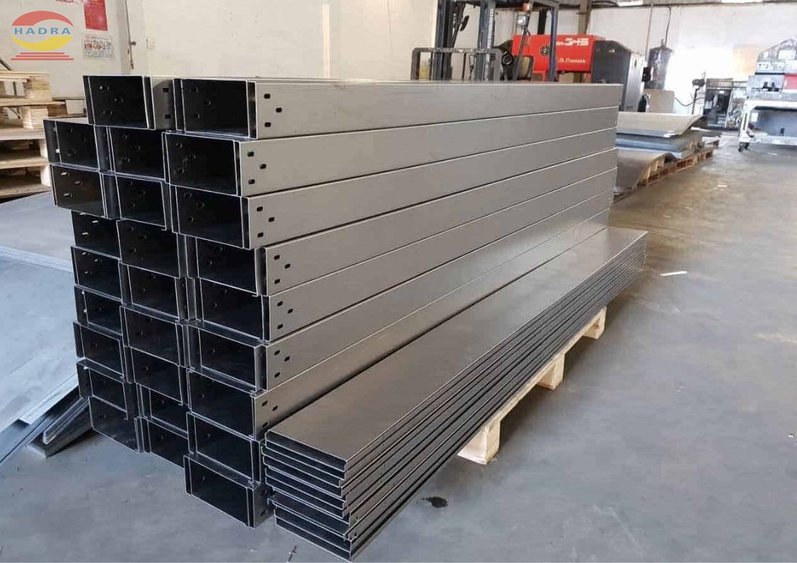 Máng Cáp Sơn Tĩnh Điện 150x100: Giải Pháp Bảo Vệ Và Thẩm Mỹ Cho Công Trình