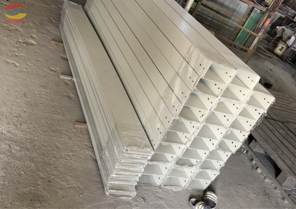 Máng Cáp Sơn Tĩnh Điện 150x100: Giải Pháp Bảo Vệ Và Thẩm Mỹ Cho Công Trình