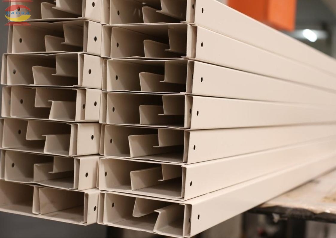 Máng Cáp Sơn Tĩnh Điện 150x100: Giải Pháp Bảo Vệ Và Thẩm Mỹ Cho Công Trình