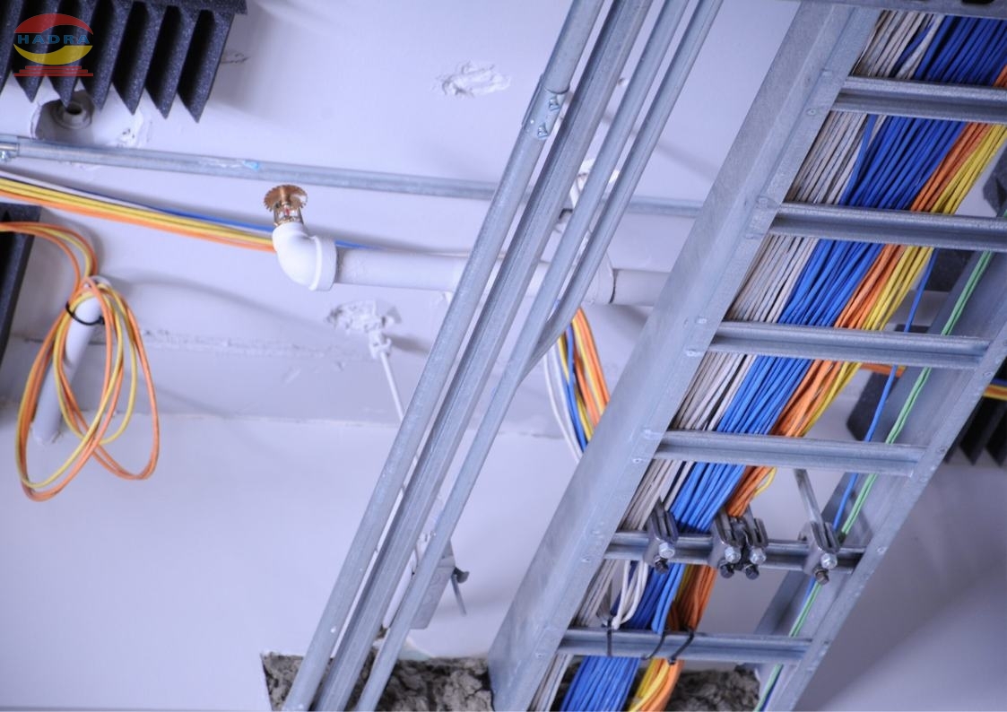 Tại Sao Thang Máng Cáp Là Lựa Chọn Lý Tưởng Cho Hệ Thống Điện Công Nghiệp