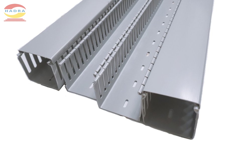 Lựa Chọn Vật Liệu Máng Cáp Trong Môi Trường Hóa Chất Ăn Mòn Cao