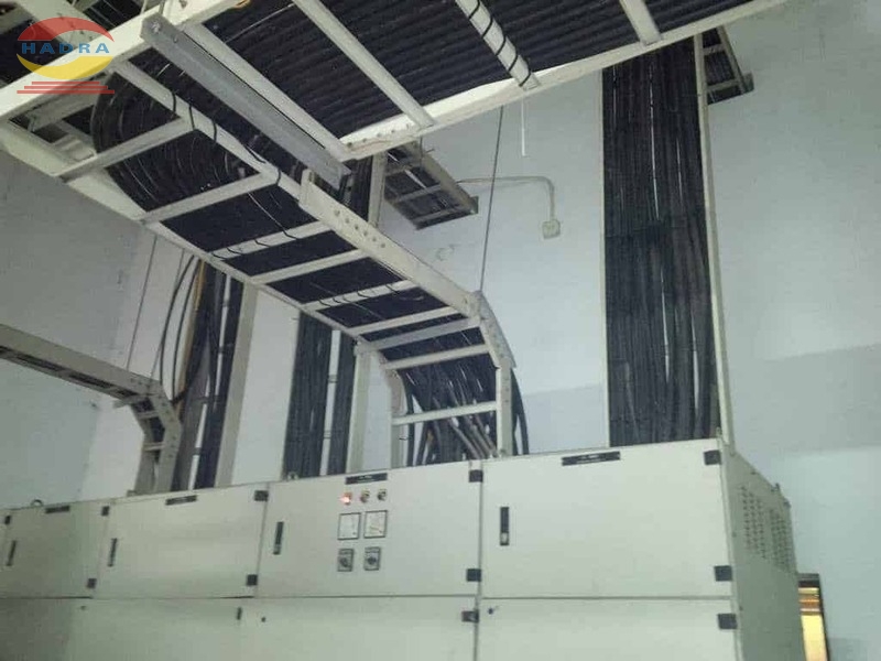 So Sánh Thang Cáp Và Máng Cáp Cho Nhà Xưởng Công Nghiệp