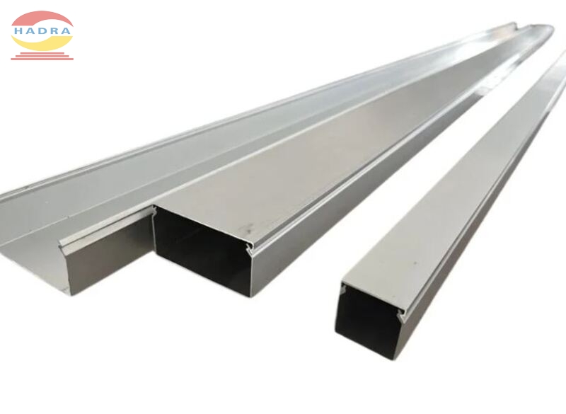 So Sánh Thang Cáp Và Máng Cáp Cho Nhà Xưởng Công Nghiệp