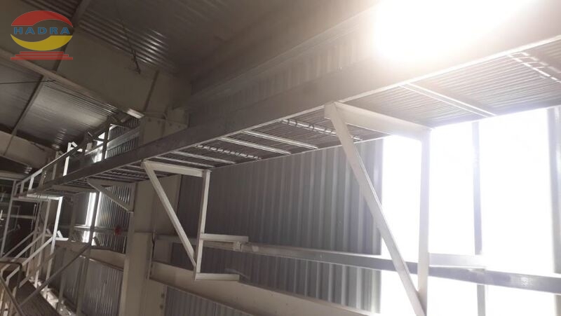 So Sánh Thang Cáp Và Máng Cáp Cho Nhà Xưởng Công Nghiệp