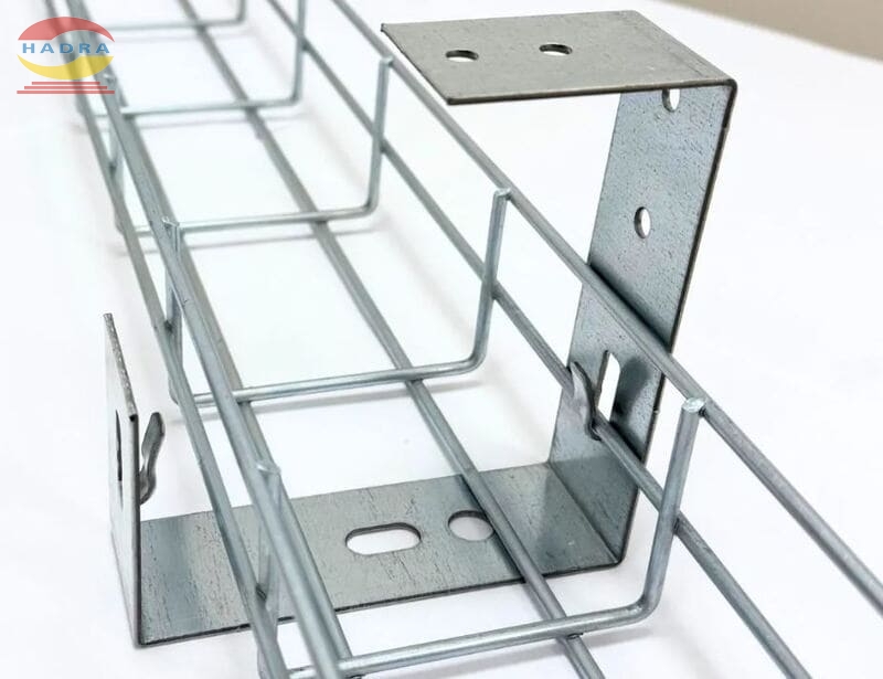 Có Nên Dùng Phụ Kiện Cùng Vật Liệu Với Thang Máng Cáp?