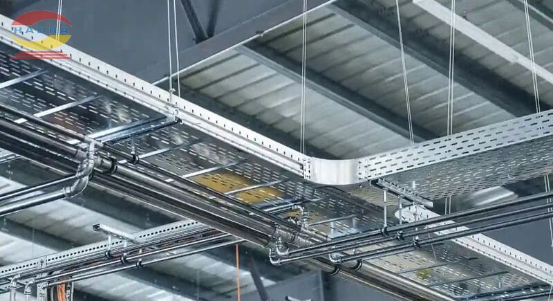 Có Nên Dùng Phụ Kiện Cùng Vật Liệu Với Thang Máng Cáp?