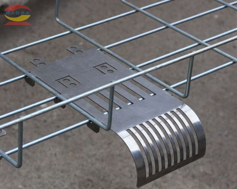 Có Nên Dùng Phụ Kiện Cùng Vật Liệu Với Thang Máng Cáp?