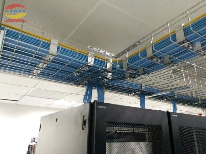 Có Nên Dùng Phụ Kiện Cùng Vật Liệu Với Thang Máng Cáp?