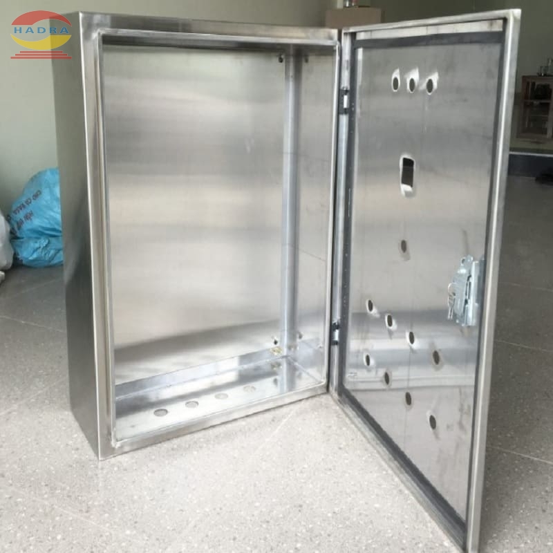 Tủ Điện Inox Ngoài Trời - Vì Sao Bị Hấp Hơi Bên Trong?