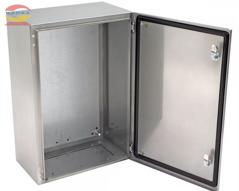 Gia Công Vỏ Tủ Điện - Đột Dập CNC Tăng Độ Chính Xác Ra Sao?