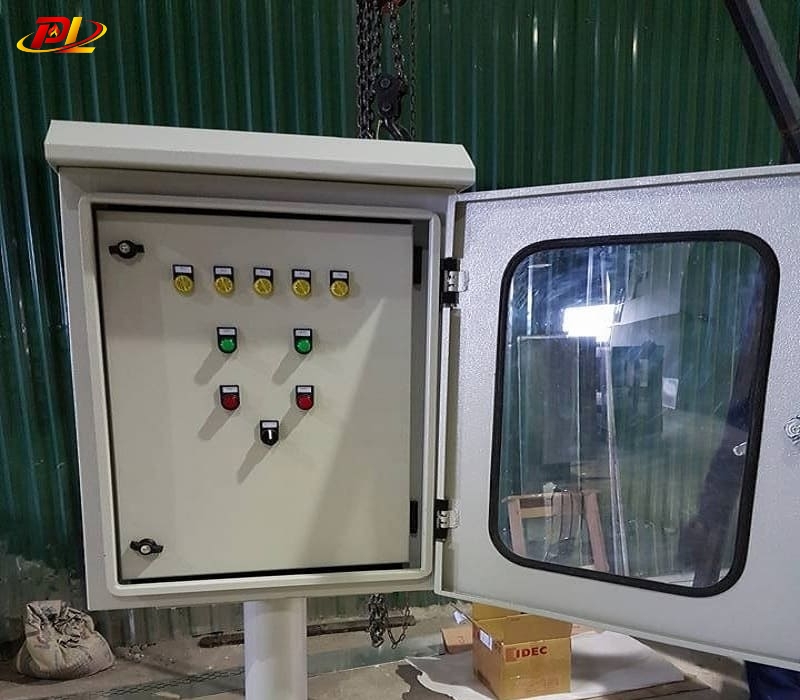 Tủ Điện 2 Lớp Cánh Nên Chừa Khe Thoát Nhiệt Thế Nào Hợp Lý?