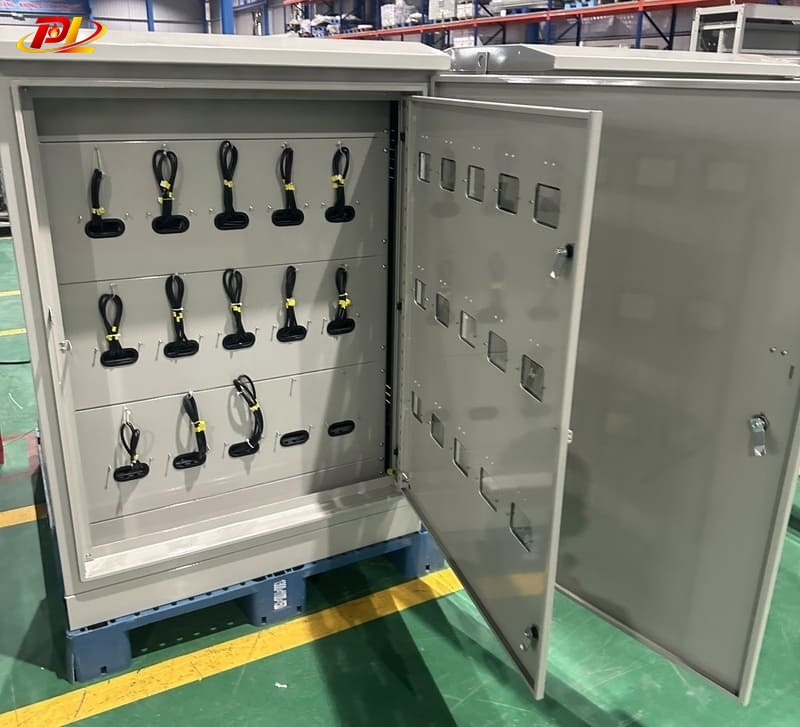Tủ Điện 2 Lớp Cánh Nên Chừa Khe Thoát Nhiệt Thế Nào Hợp Lý?