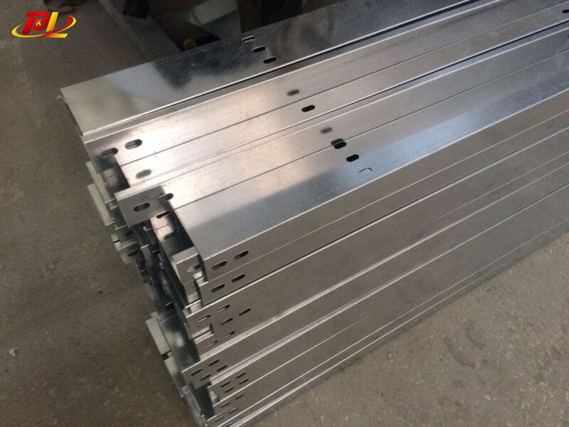 Máng Điện Mạ Kẽm Điện Phân Phù Hợp Với Môi Trường Nào?