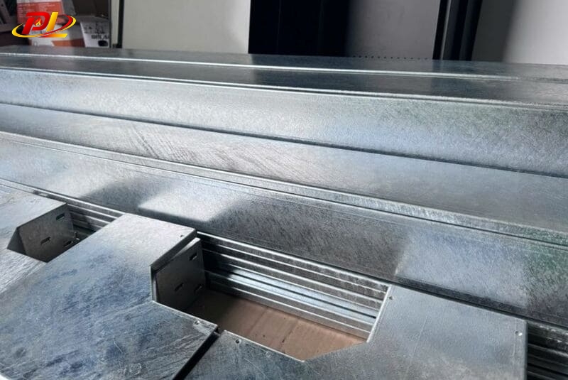 Máng Điện Mạ Kẽm Điện Phân Phù Hợp Với Môi Trường Nào?